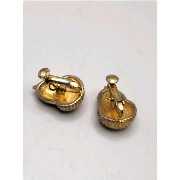 Vintage 1960s Gold Tone Acorn Brooch & Screw Back Earrings Set Patent 3176475 - Picture 8 of 10